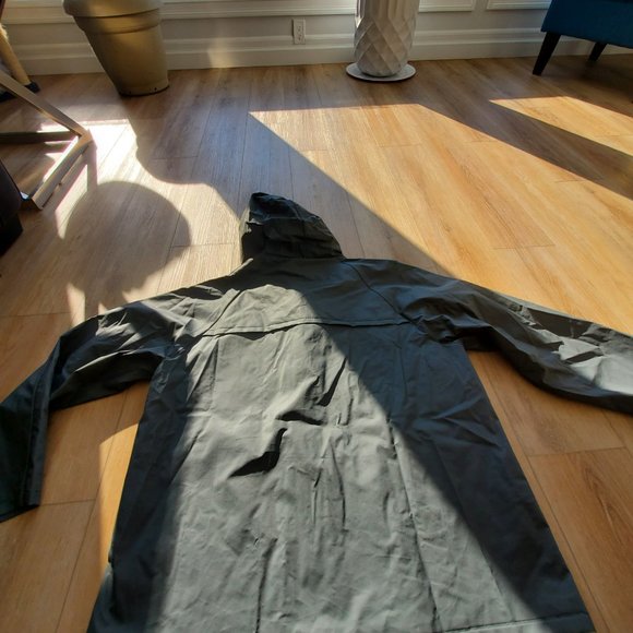 Rain coat - Picture 4 of 7